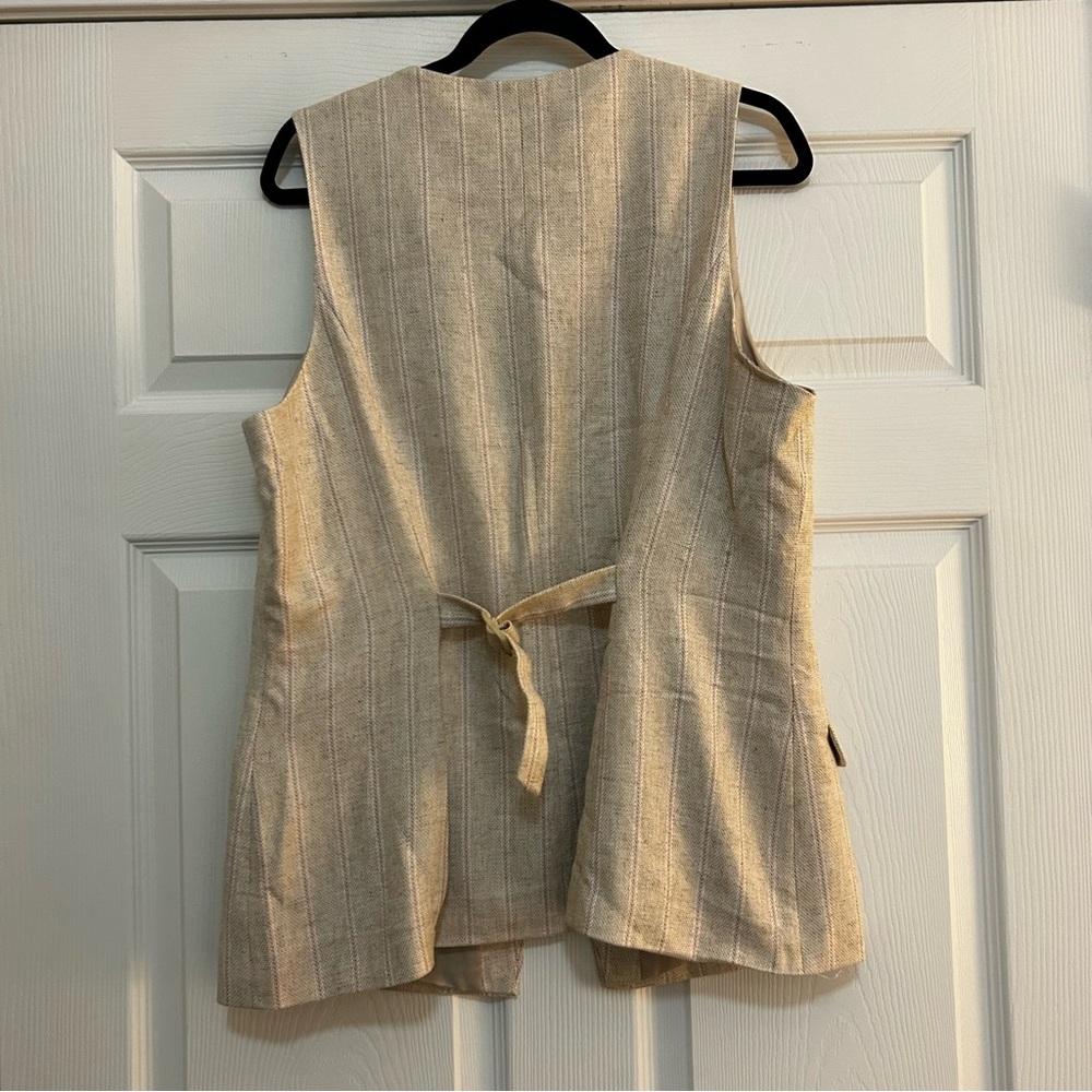 Banana Republic Light Tan Linen
Sleeveless Vest w/ Pinstripes - XL - Picture 3 of 6